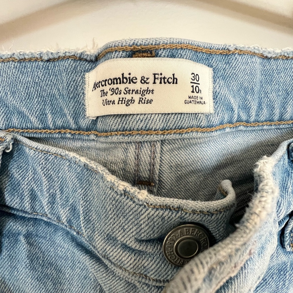 Abercrombie straight high rise 90s jeans